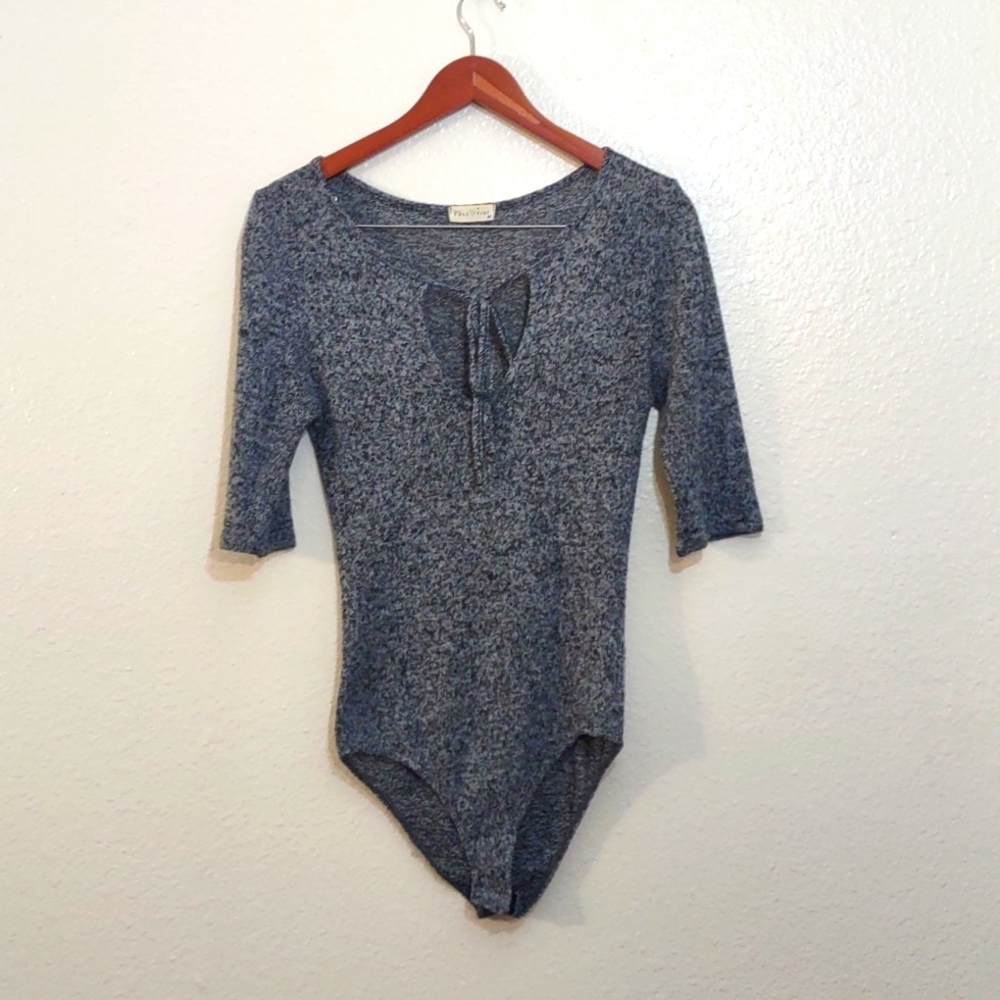 SLIGHTLY USED SIZE M FULL TILT GRAY 3/4 SLEEVE BODY SUIT